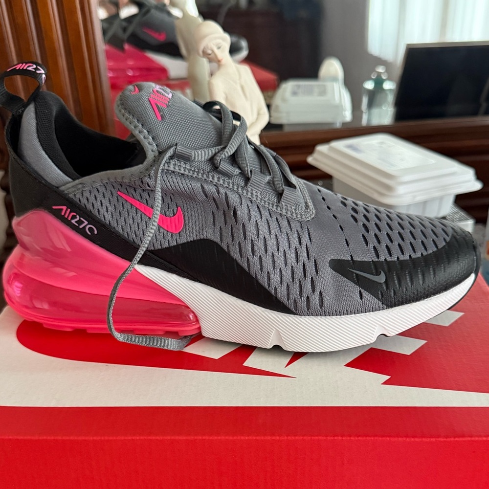 Nike Air Max 270 Black and Pink Sneakers